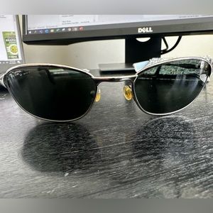 Vintage ray-ban sunglasses.